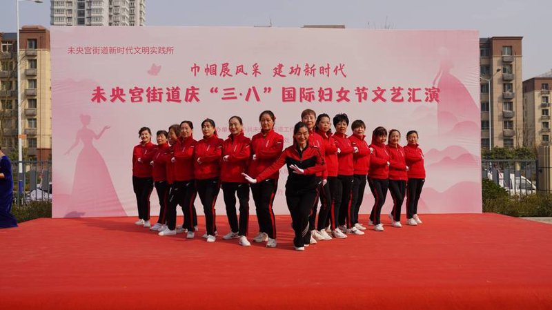 女装批发：时尚趋势下的行业洞察与机遇