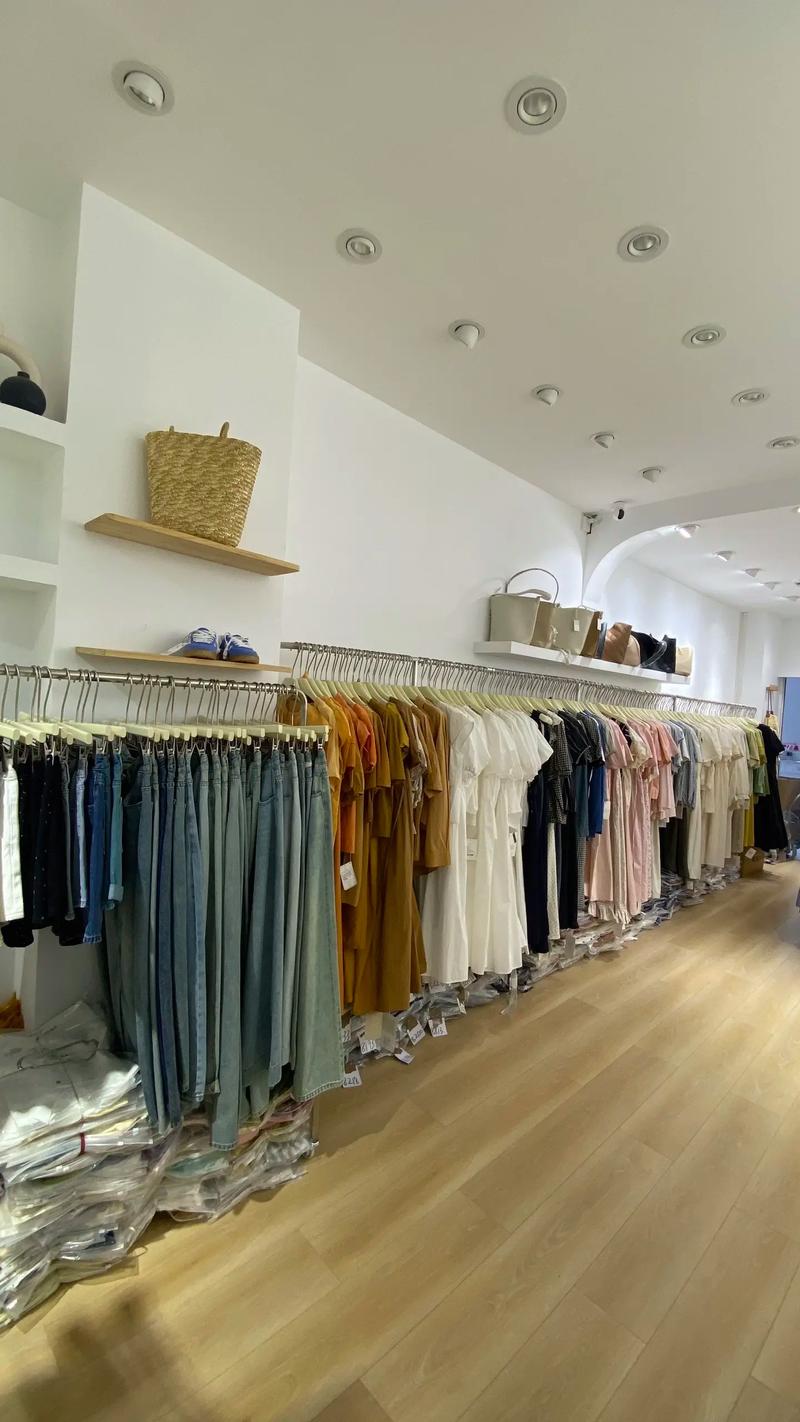 西安服装店：时尚前沿的风向标